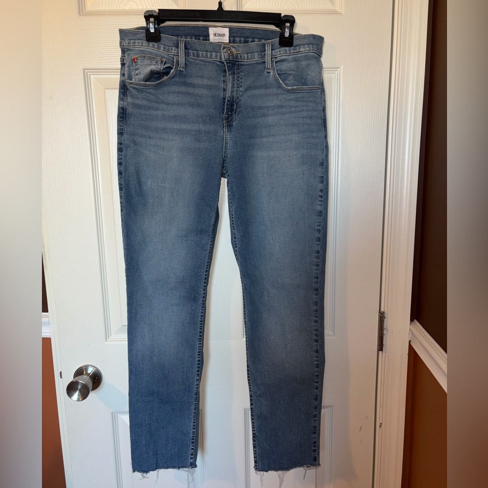 Hudson Natalie Mid Rise Straight Ankle Jean, Raw Hem, EUC,  RN 107906, Size 29
